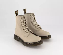 Dr. Martens 8 Eyelet Lace Up Boots Parchment Beige Virginia - Women's Ankle Boots -Bikes Shop 2760388041 pr1